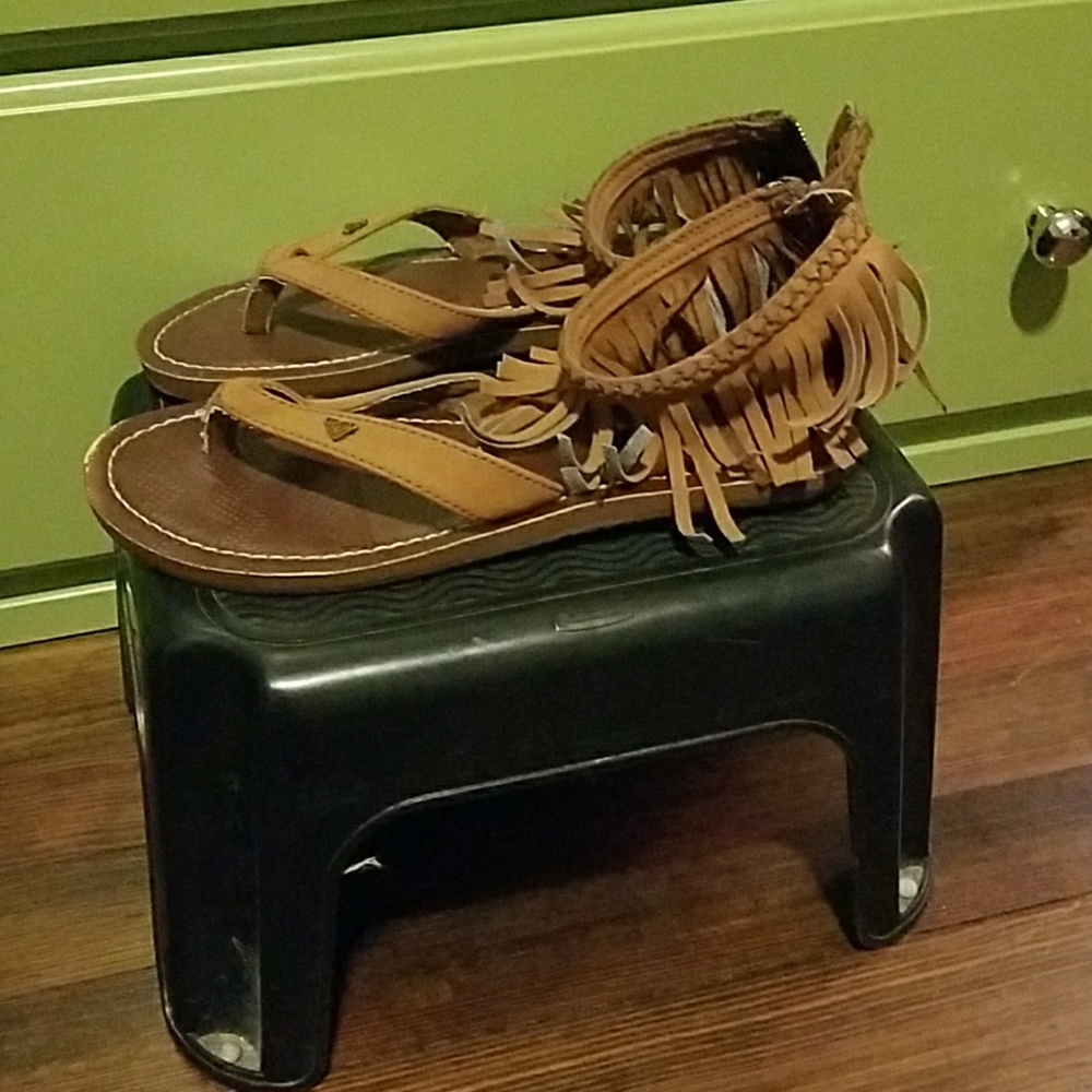 Fringe sandal